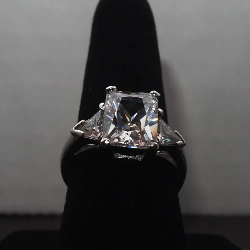 Huge 3ctw Diamond Engagement Ring 2ctw Emerald Center & 1ctw Trilliant Sides - Picture 2 of 5